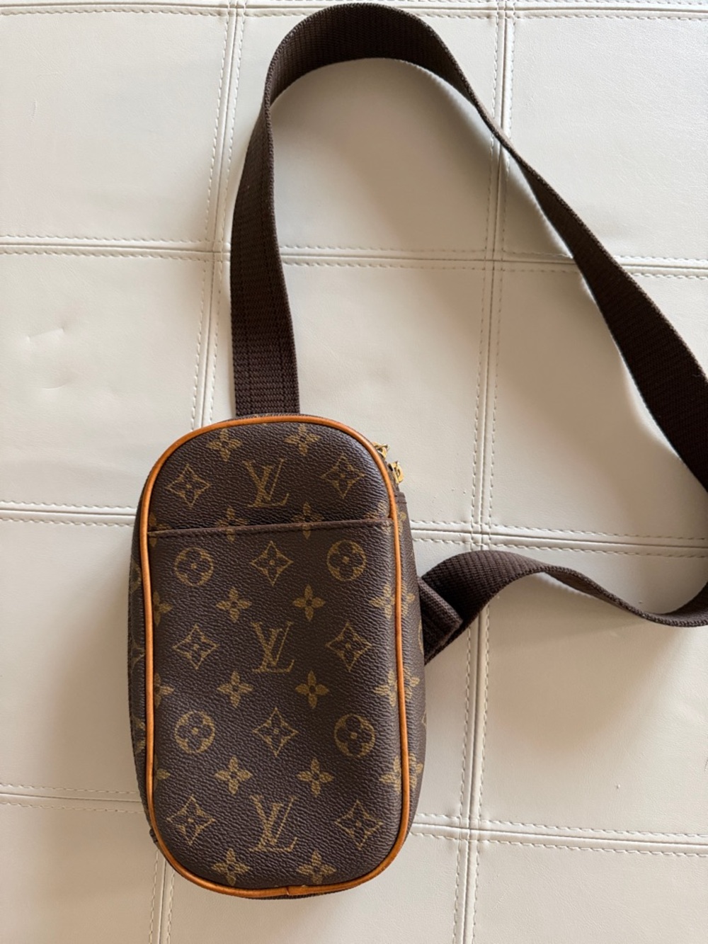 Authentic Louis Vuitton
Crossbody Pochette Gange Monogram Canvas